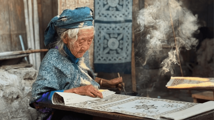 Elderly Vietnamese artisan wins hearts online with simple&nbsp;‘hello’