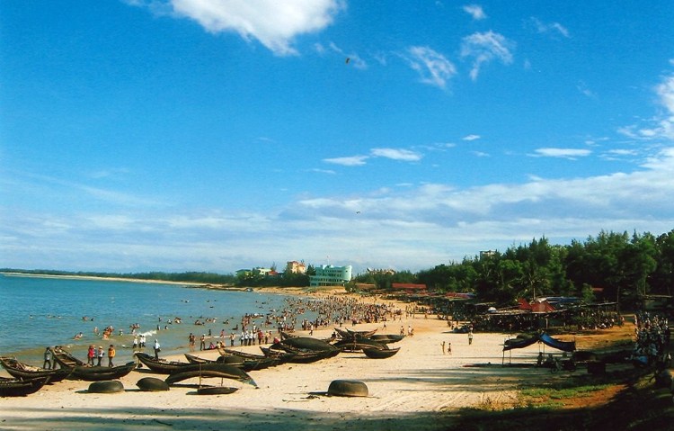 Cua Tung Beach’s fall from French retreat to coastal&nbsp;erosion
