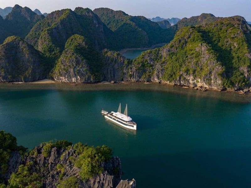 Vietnam opens cross-bay tourism route linking Ha Long, Lan&nbsp;Ha