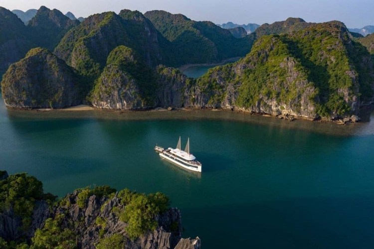 Vietnam opens cross-bay tourism route linking Ha Long, Lan&nbsp;Ha