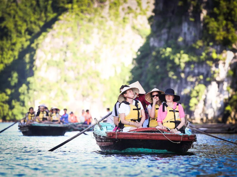Vietnam considers limiting tourist boats on Ha Long Bay to prevent&nbsp;overcrowding