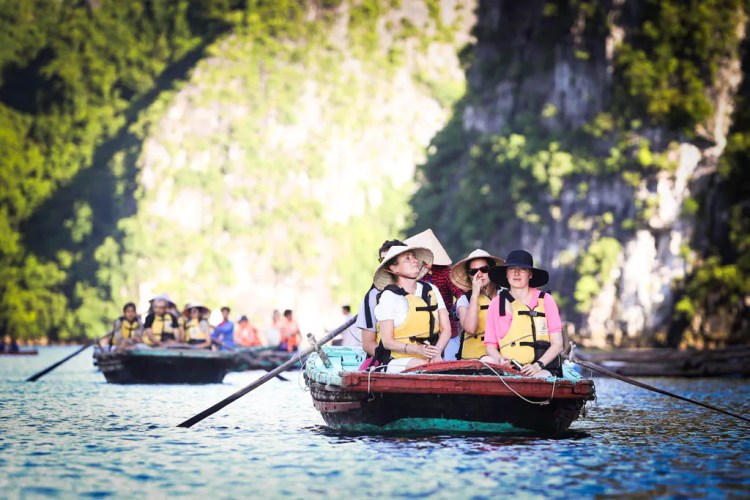 Vietnam considers limiting tourist boats on Ha Long Bay to prevent&nbsp;overcrowding