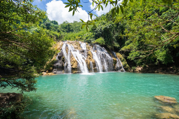 Remote Ta Puong waterfall in central Vietnam draws visitors with pristine setting, community&nbsp;tourism